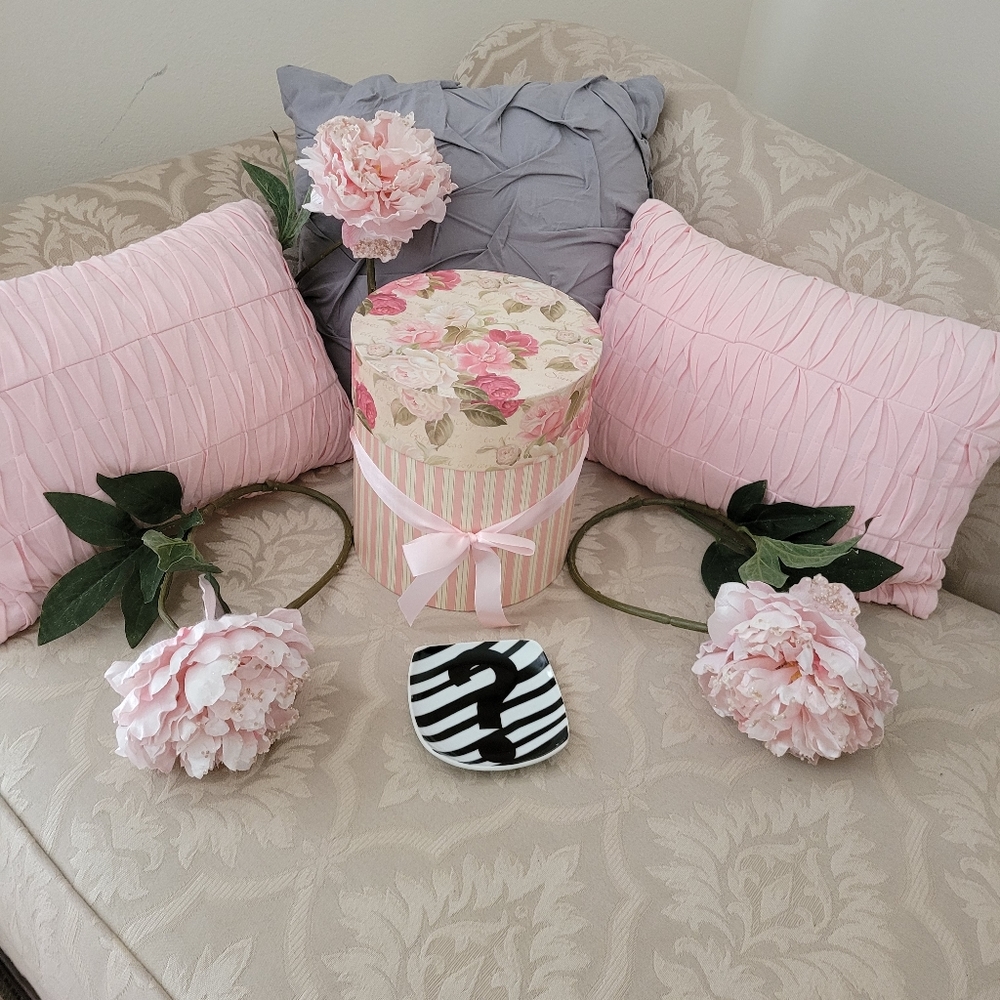 🌸MYSTERY BOX🏀 - Picture 2 of 6